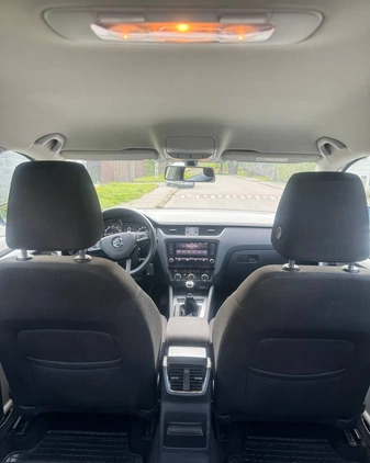 Skoda Octavia cena 40000 przebieg: 200000, rok produkcji 2019 z Warszawa małe 79
